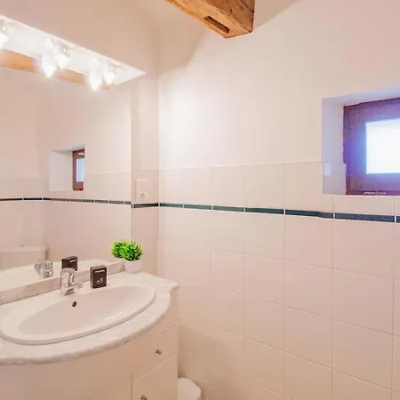 Manoir Les Touches - *